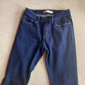 Levi Dark Blue Mid Rise Shaping Skinny Size 8